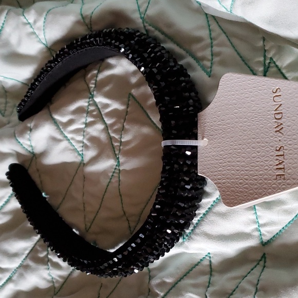 Black Beaded Padded Headband - Picture 5 of 6